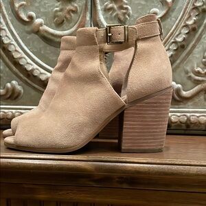 Sole Society Tan Heeled Boots with V-Cut Opening